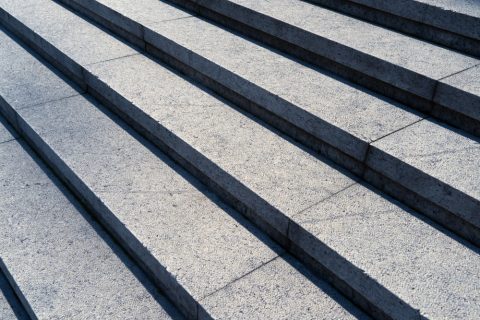 889